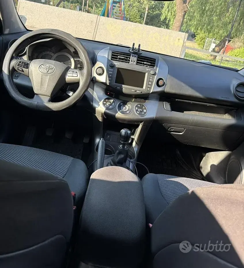 Usata Toyota RAV4 150 CV (110 kW) 2011 Nero SUV
