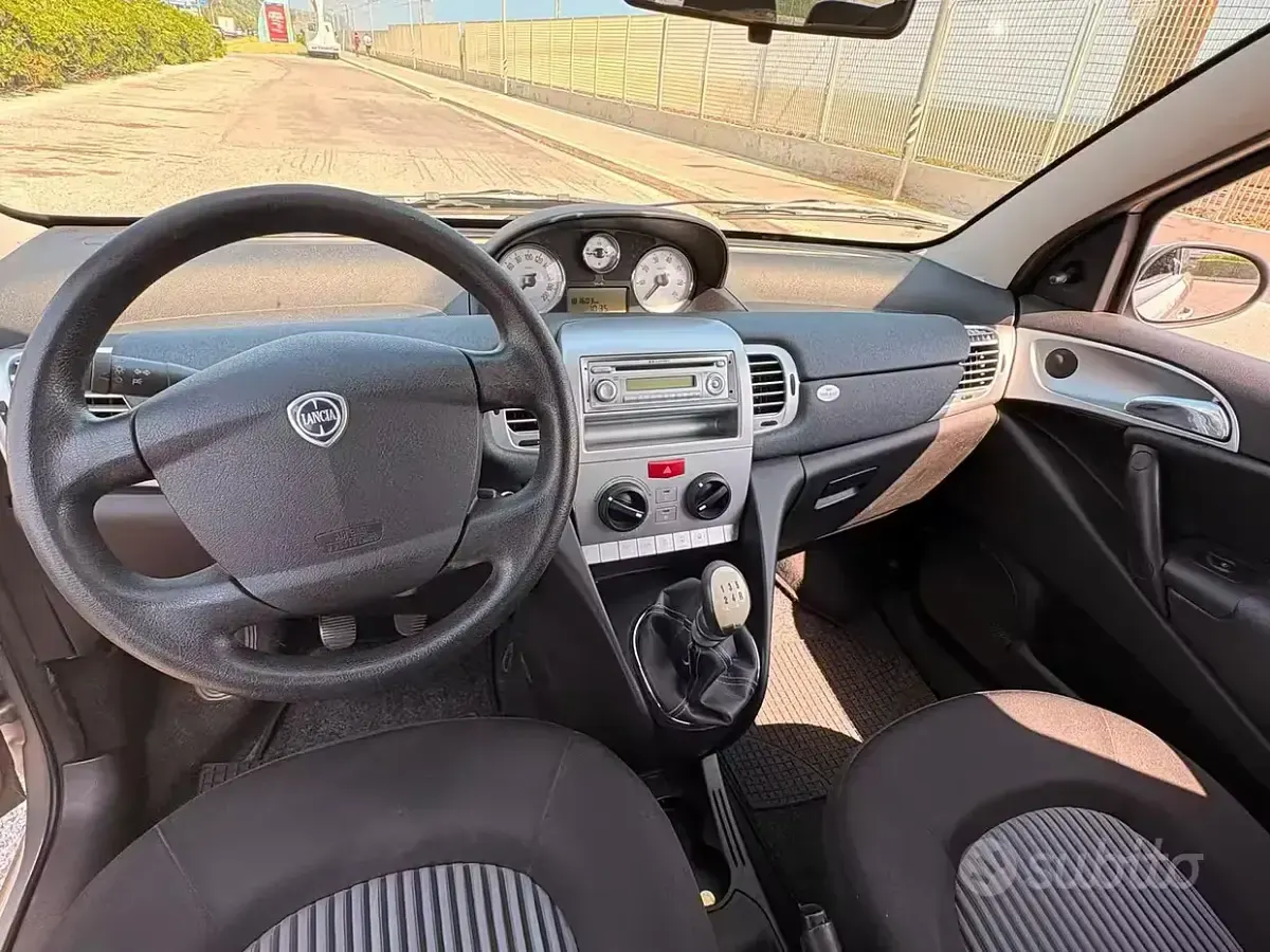 Usata Lancia Ypsilon 60 CV (44 kW) 2009 Marrone Utilitaria