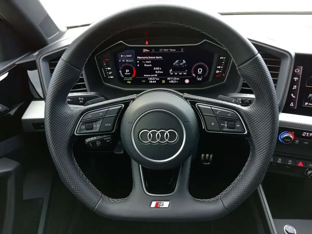 Usata Audi A1 207 CV (152 kW) 2025 Grigio SUV