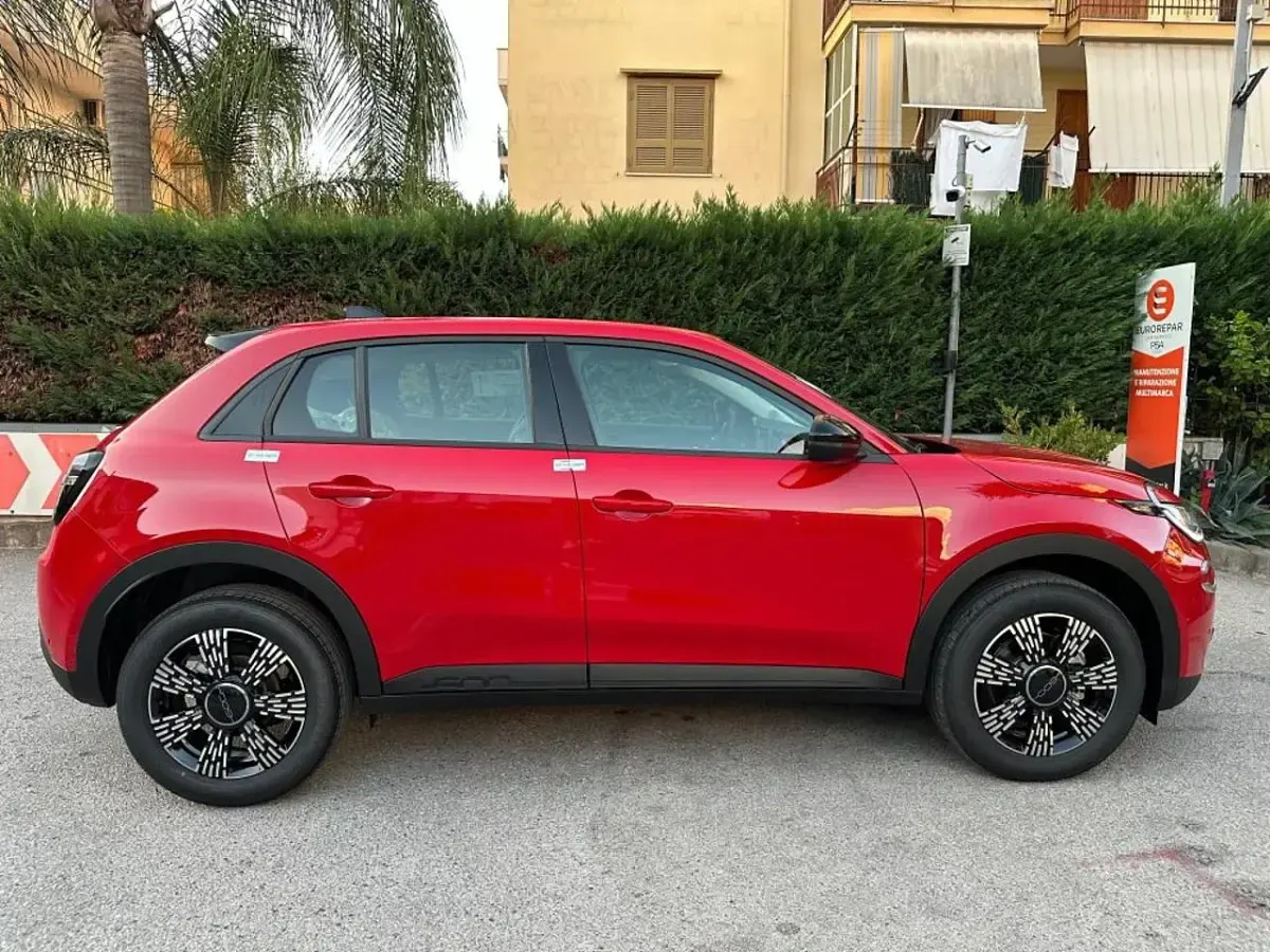Nuova Fiat 600 Icon 100 CV (73 kW) 2025 Rosso SUV