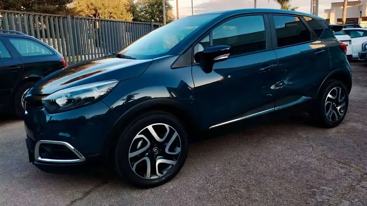 Usata Renault Captur Zen 90 CV (66 kW) 2017 Other SUV