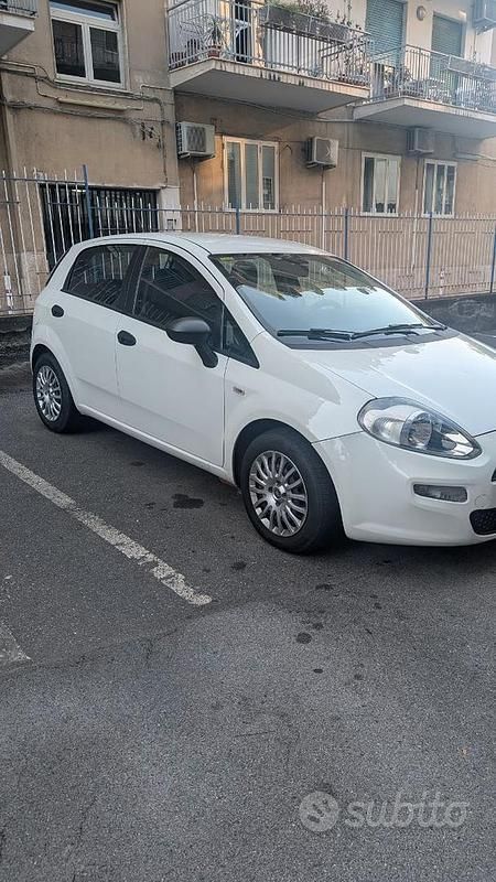 Usata 2014 Fiat Grande Punto Due volumi | 4000 € (Buon prezzo) - Immagine 1/4