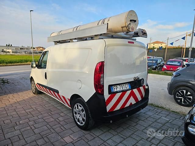 Begagnad Fiat Doblò 120 HK (88 kW) 2018 Vit Minibuss