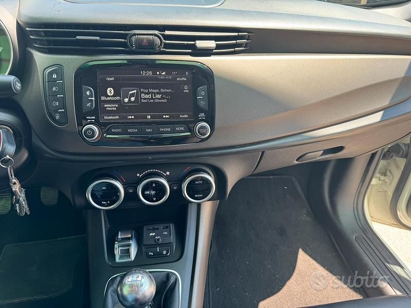 Usata Alfa Romeo Giulietta 105 CV (77 kW) 2014 Bianco Utilitaria