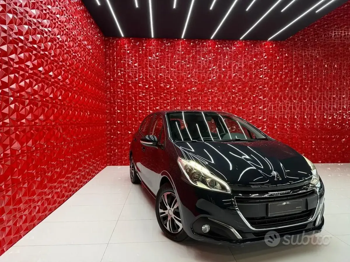 Usata Peugeot 208 Active 68 CV (50 kW) 2019 Blu Utilitaria