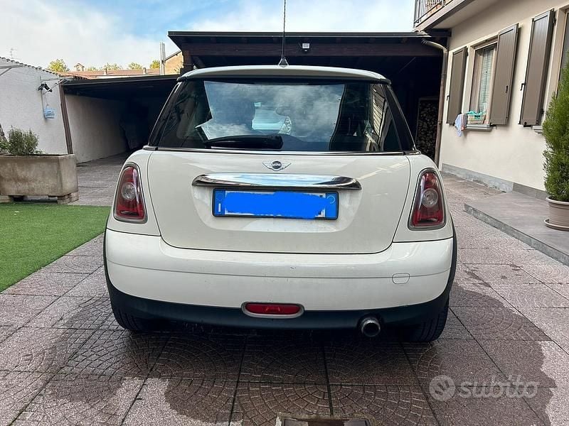 Begagnad Mini ONE 95 HK (69 kW) 2009 Vit Halvkombi