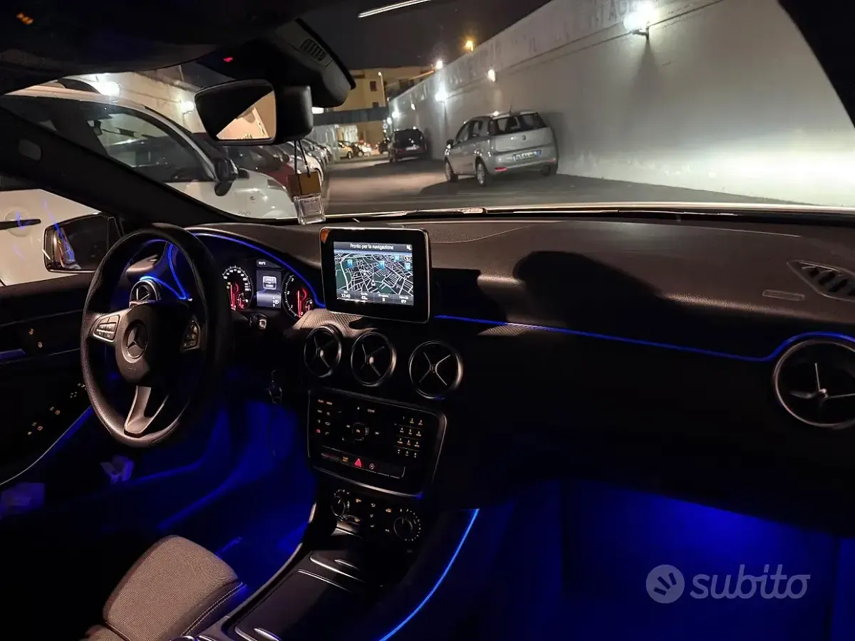 Usata Mercedes A160 102 CV (75 kW) 2017 Bianco Utilitaria