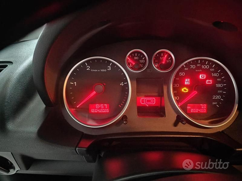 Usata Audi A2 75 CV (55 kW) 2004 Grigio Utilitaria