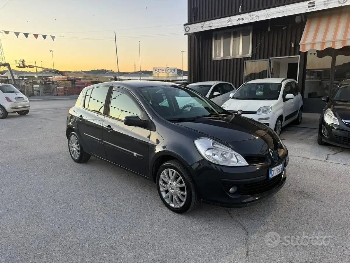 Gebraucht Renault Clio II Dynamique 85 PS (62 kW) 2008 Schwarz Limousine