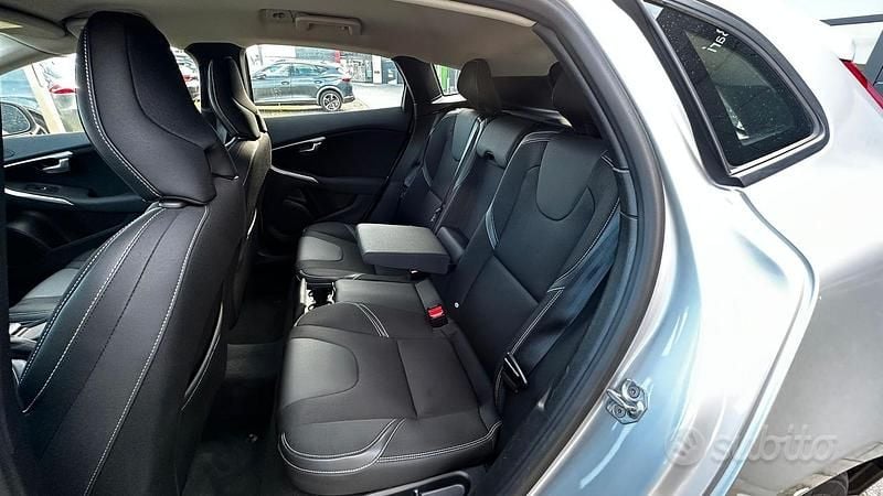 Usata Volvo V40 120 CV (88 kW) 2019 Grigio Berlina