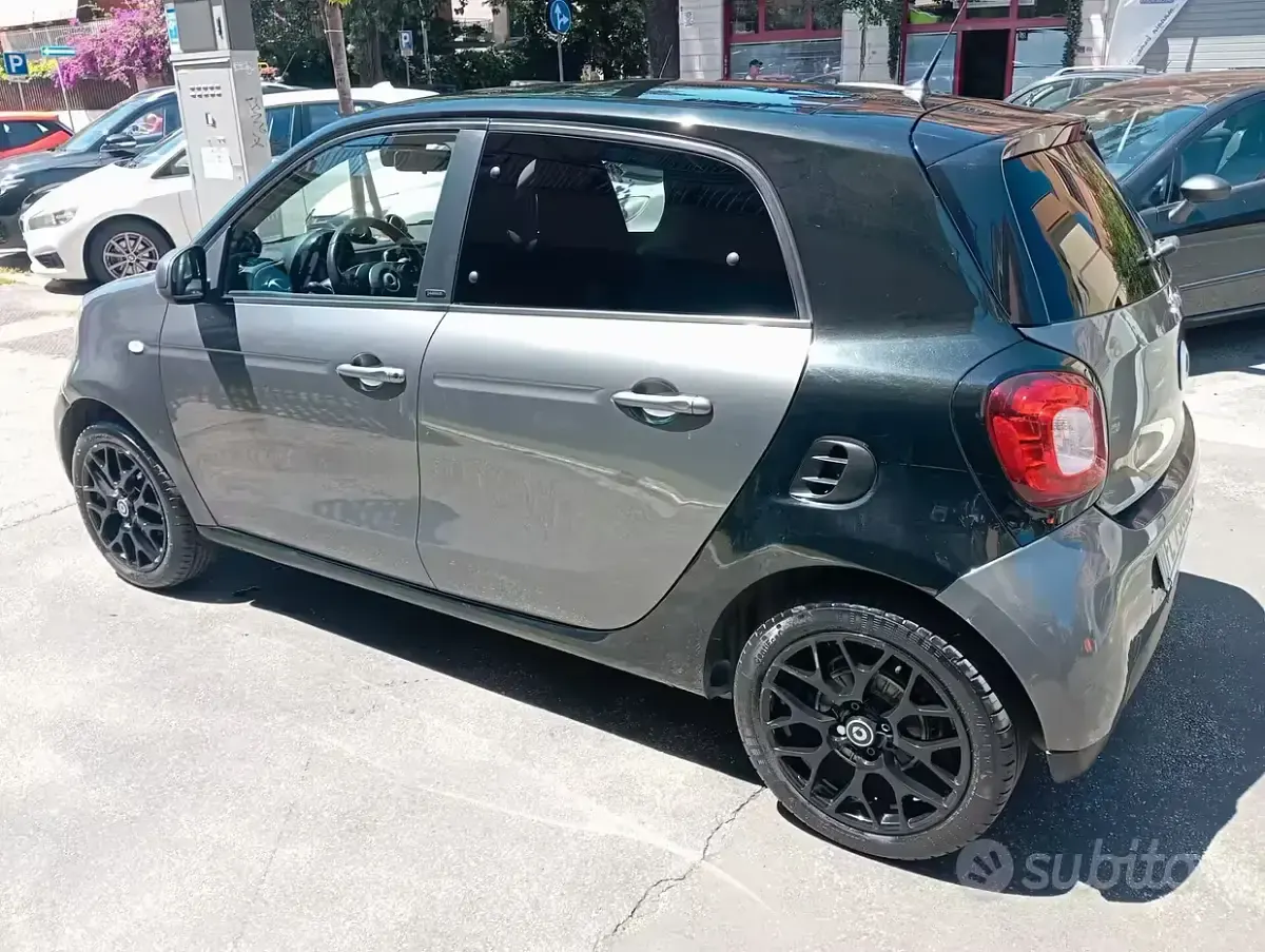 Usata Smart ForFour Passion 71 CV (52 kW) 2017 Grigio Utilitaria