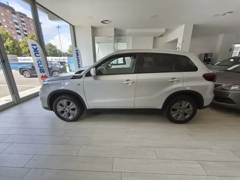 Usata Suzuki Vitara Cool 129 CV (94 kW) 2024 Argento SUV