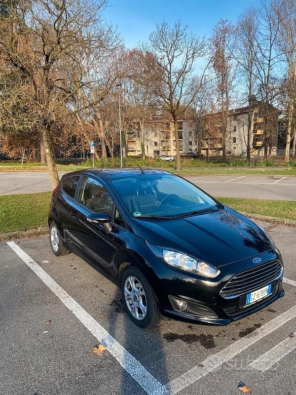 Usata Ford Fiesta 101 CV (74 kW) 2014 Nero Coupé