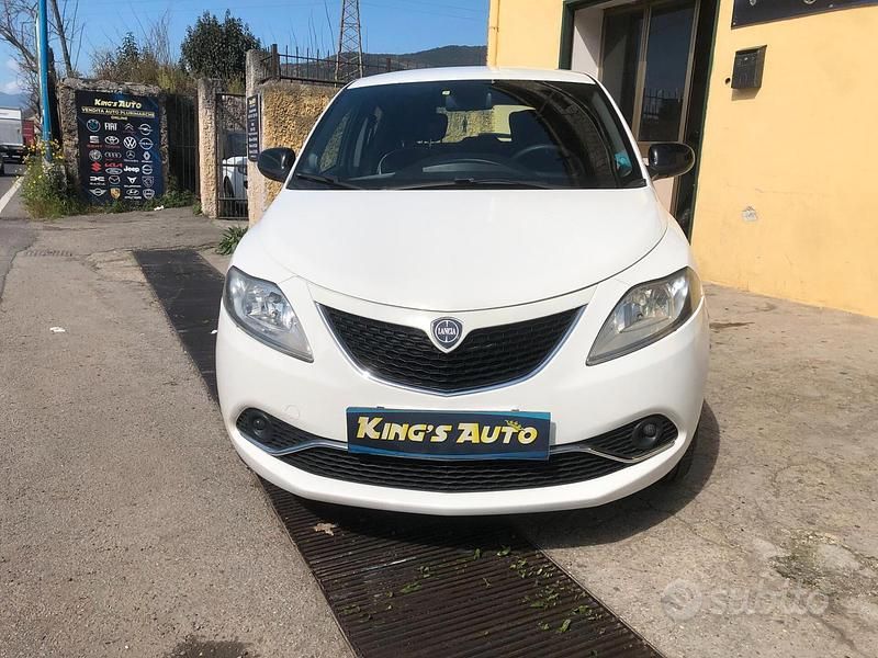 Usata Lancia Ypsilon Platinum 85 CV (62 kW) 2016 Bianco Utilitaria