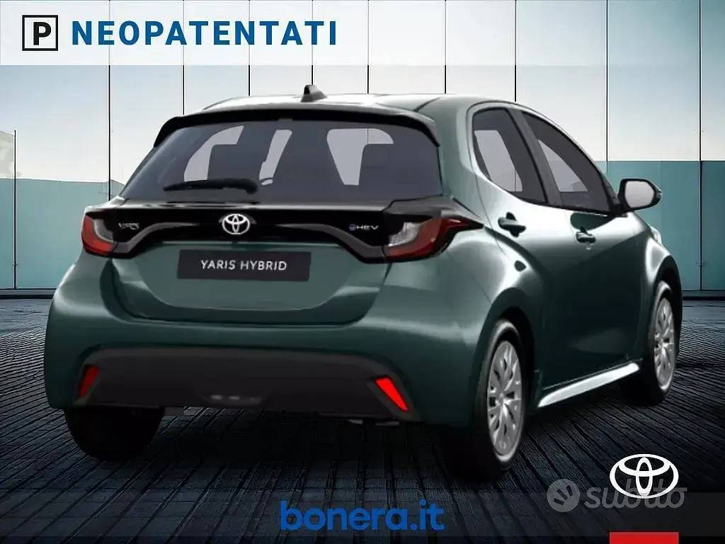Nuova Toyota Yaris Hybrid 92 CV (67 kW) 2026 Verde Berlina