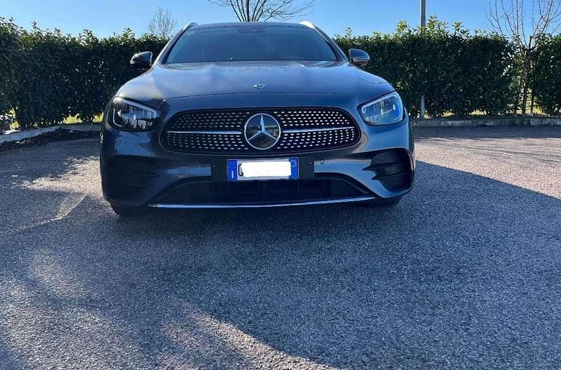 Usata Mercedes E300 Premium 194 CV (142 kW) 2020 Grigio Station wagon
