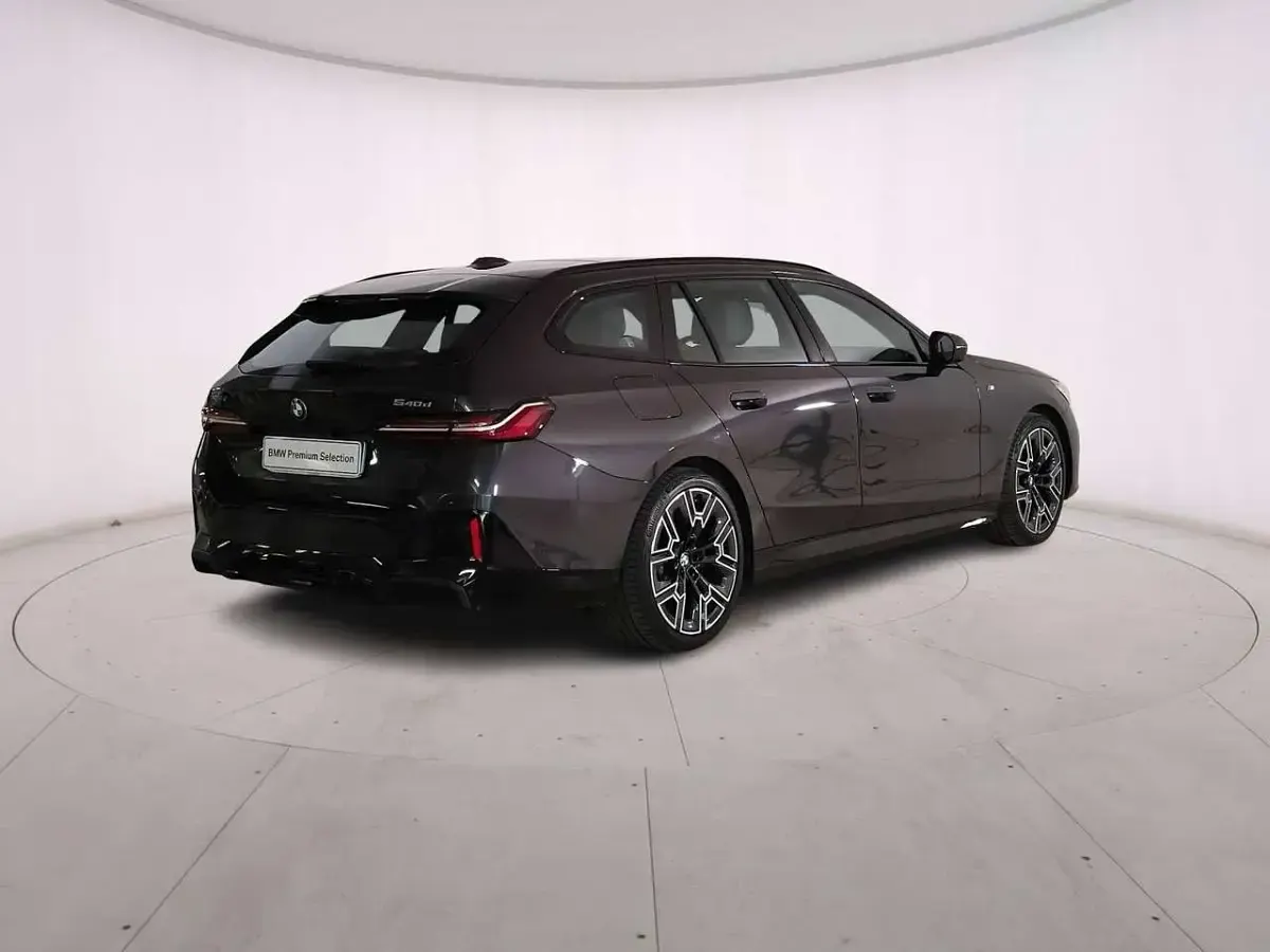 Usata BMW 540 M Sport 303 CV (222 kW) 2025 Sophisto grey Station wagon