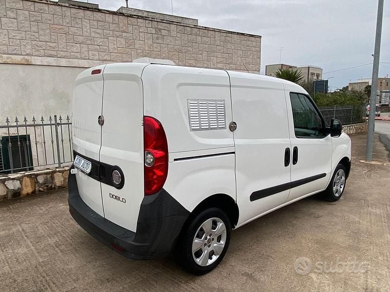 Usata Fiat Doblò 89 CV (65 kW) 2011 Bianco Monovolume
