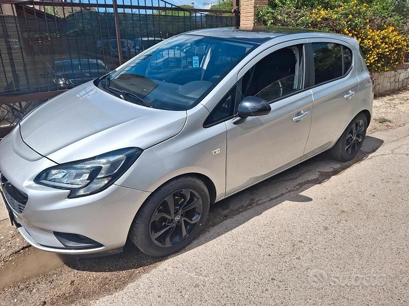 Usata Opel Corsa 69 CV (50 kW) 2016 Argento Berlina
