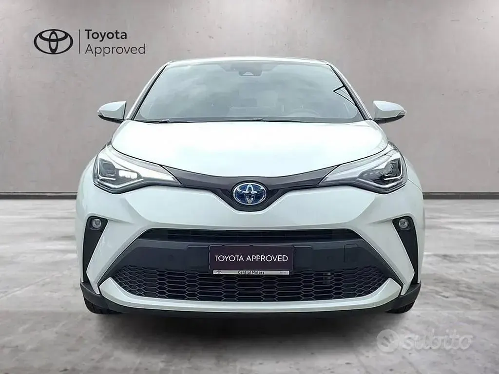 Usata Toyota C-HR Lounge 122 CV (89 kW) 2023 Bianco SUV