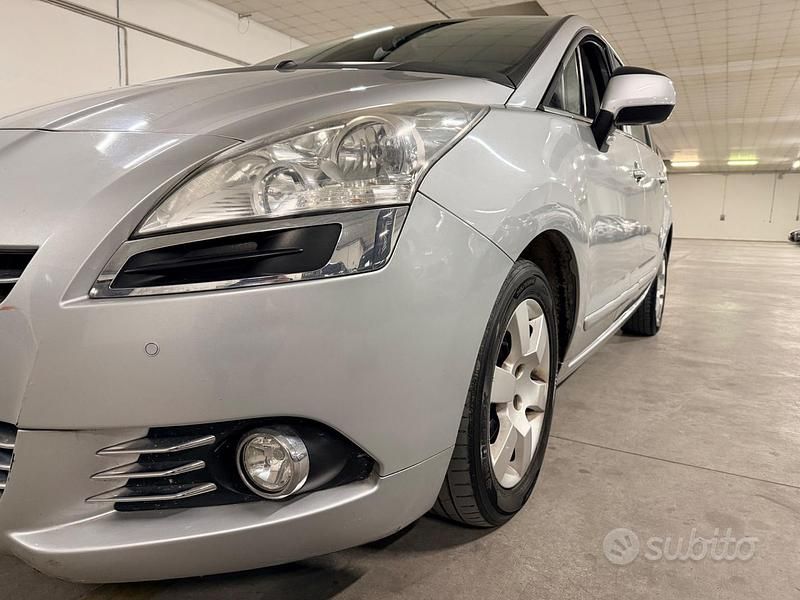 Occasion Peugeot 5008 Active 112 PK (82 kW) 2012 Grijs MPV