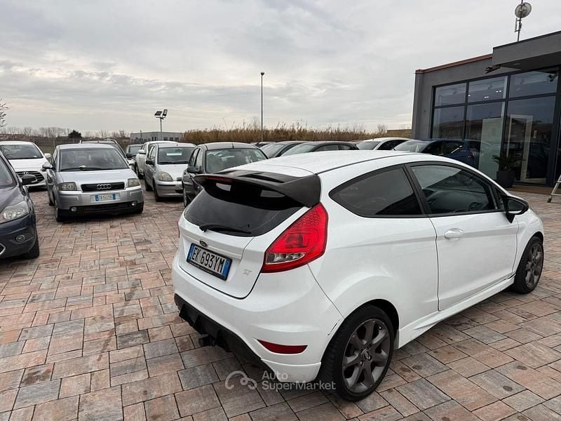 Usata Ford Fiesta Individual 95 CV (69 kW) 2012 Other Utilitaria