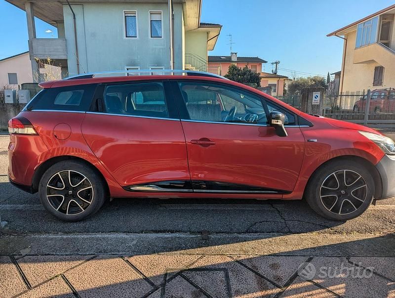 Rosso Usata 2016 Renault Clio GrandTour Station wagon | 4500 € (Super prezzo) - Immagine 1/4
