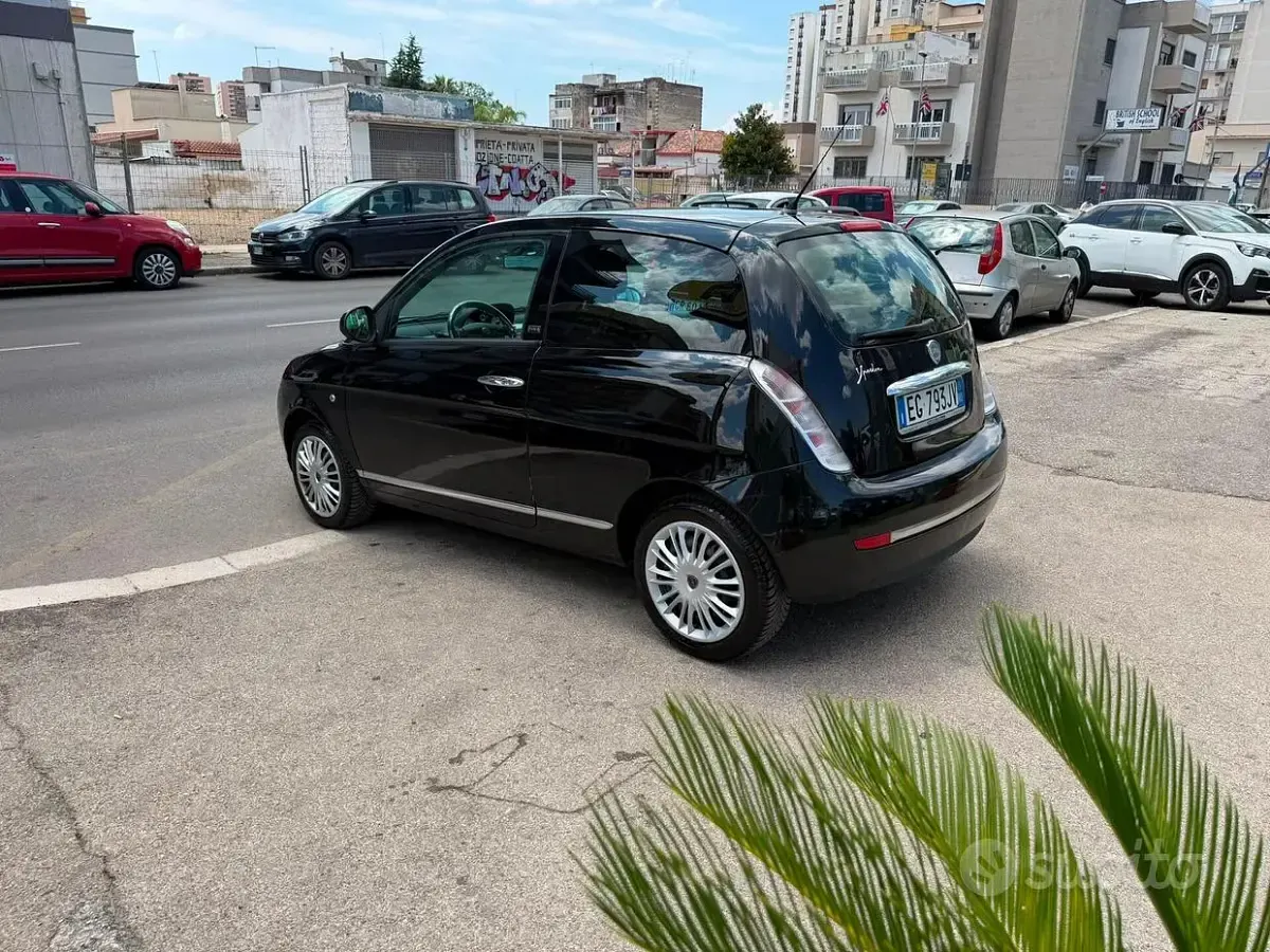 Usata Lancia Ypsilon 69 CV (50 kW) 2011 Nero Utilitaria