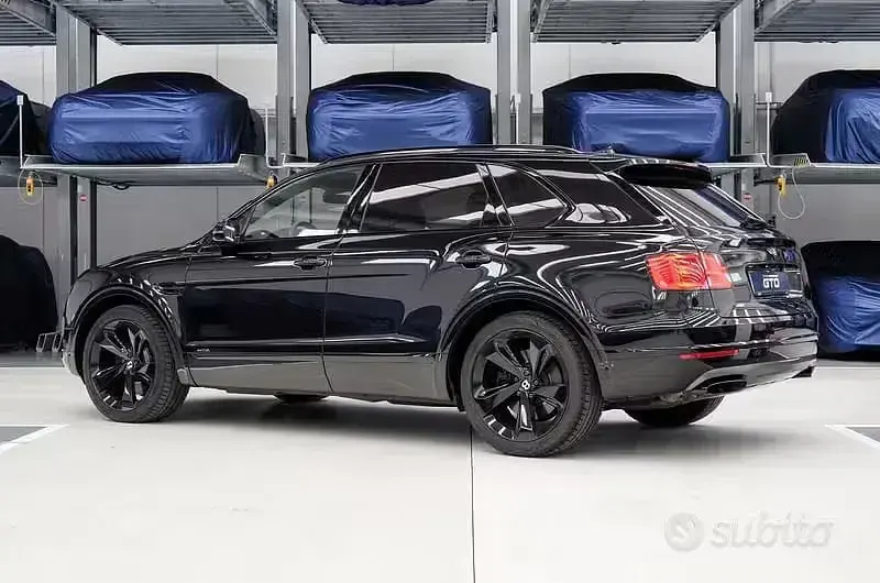 Usata Bentley Bentayga 608 CV (447 kW) 2016 Nero SUV