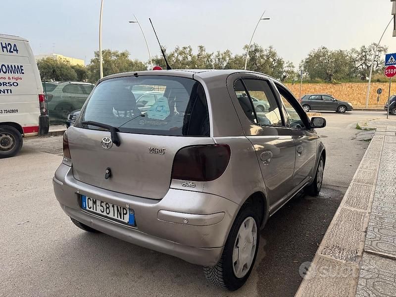 Usata Toyota Yaris Verso Sol 75 CV (55 kW) 2004 Gray Monovolume