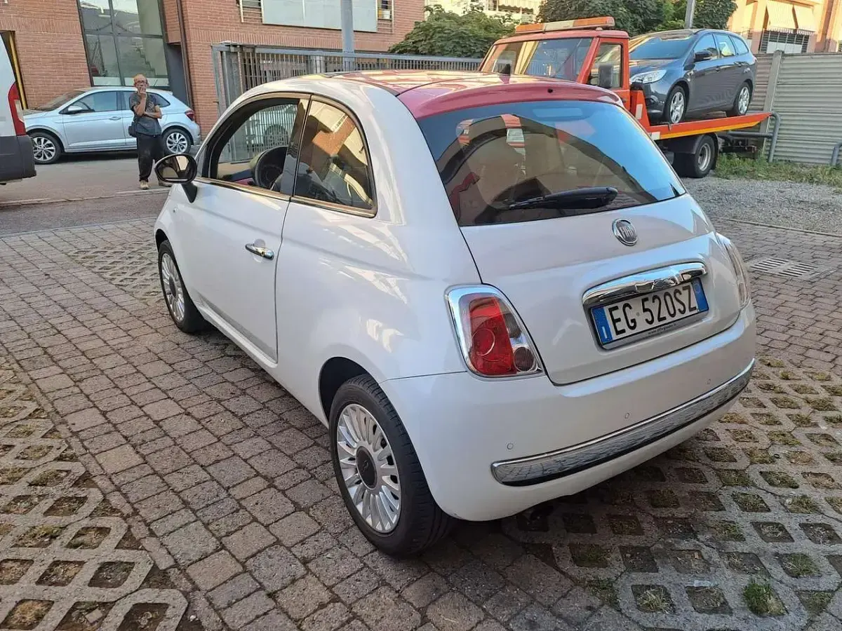 Usata Fiat 500 Lounge 69 CV (50 kW) 2011 Bianco Utilitaria