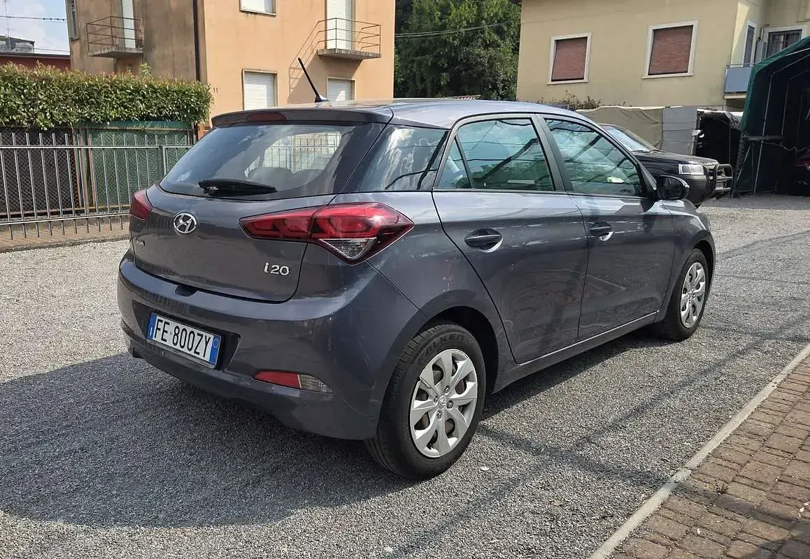 Usata Hyundai i20 Comfort 75 CV (55 kW) 2016 Utilitaria