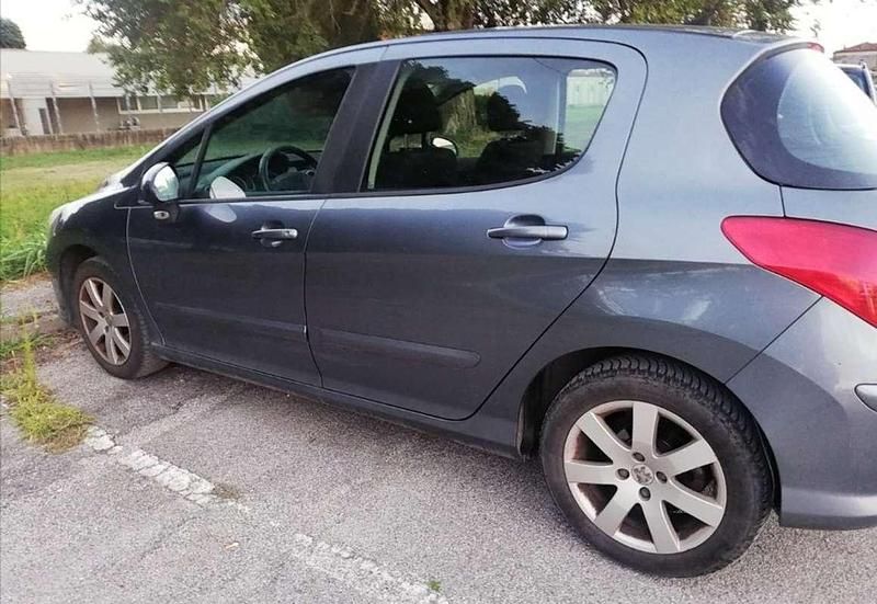 Usata Peugeot 308 Premium 90 CV (66 kW) 2009 Grigio Berlina