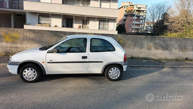 Usata Opel Corsa Sport 58 CV (42 kW) 2001 Bianco Utilitaria