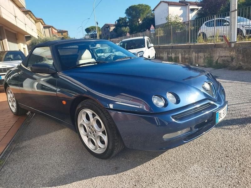 Usata Alfa Romeo Spider 155 CV (114 kW) 2000 Blu Cabrio