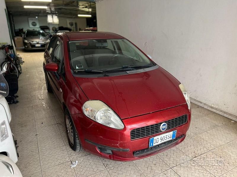 Bordeaux Usata 2006 Fiat Grande Punto Active Due volumi | 2200 € (Ottimo prezzo) - Immagine 1/4