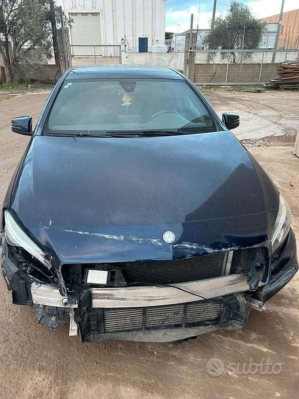 Usata 2016 Mercedes A180 Premium Tre volumi | 9500 € (Super prezzo) - Immagine 1/4