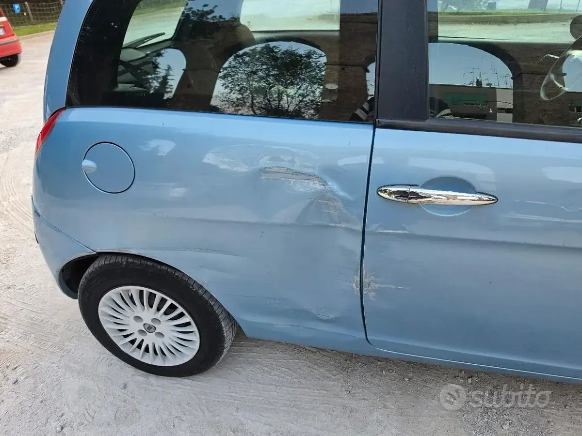 Usata Lancia Ypsilon 69 CV (50 kW) 2006 Blu Utilitaria