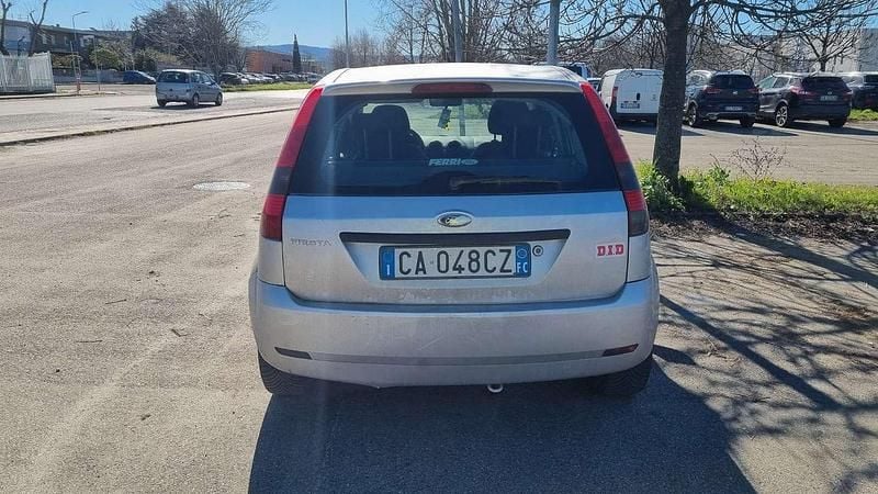 Usata Ford Fiesta Ghia 79 CV (58 kW) 2002 Utilitaria