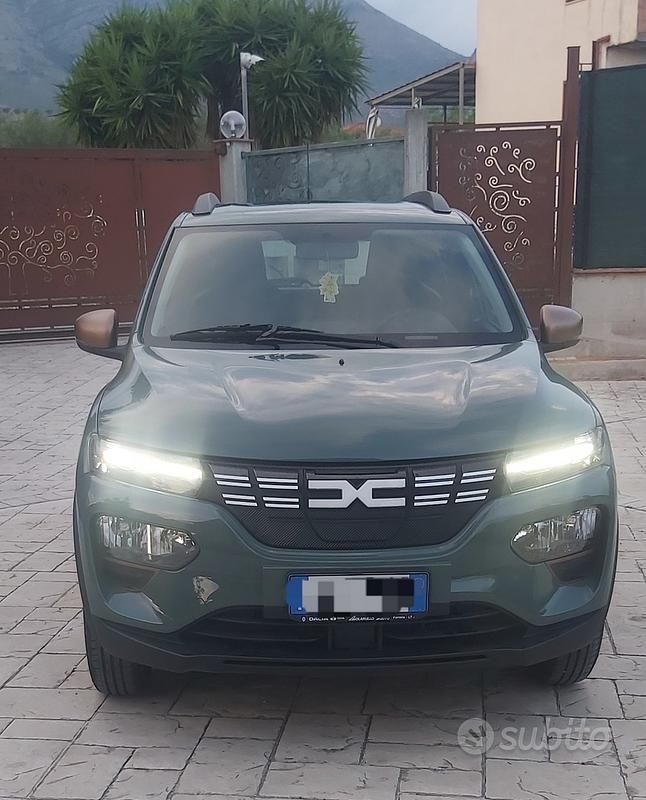 Verde Usata 2024 Dacia Spring Extreme Due volumi | 17.000 € (Molto cara) - Immagine 1/4