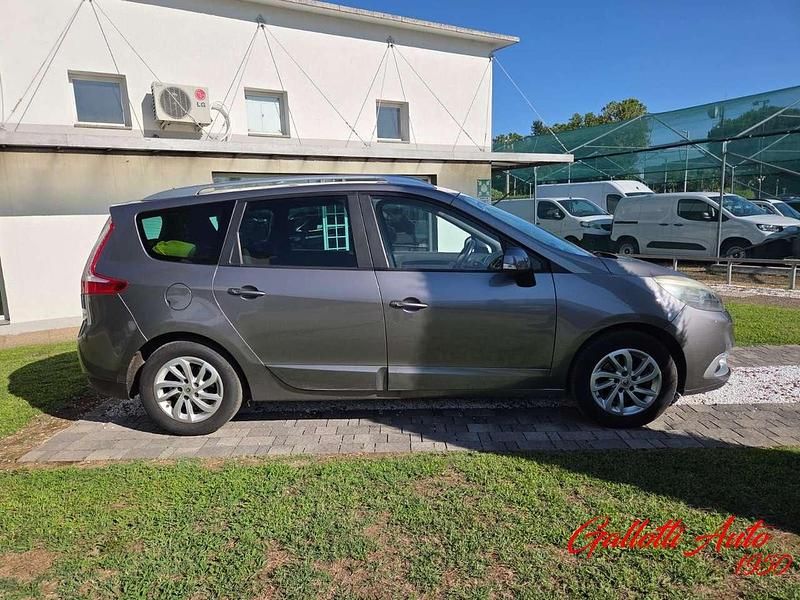 Usata Renault Scénic III 110 CV (80 kW) 2014 Argento Monovolume