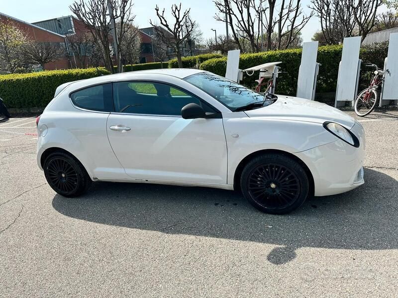 Bianco Usata 2009 Alfa Romeo MiTo Distinctive Due volumi | 5600 € (Molto cara) - Immagine 1/4