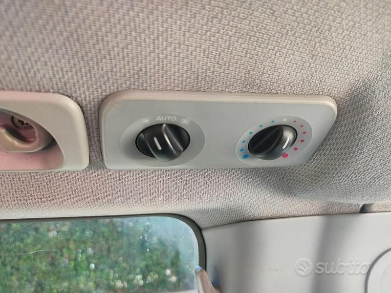 Begagnad Mercedes Vito 2005 Grå Van