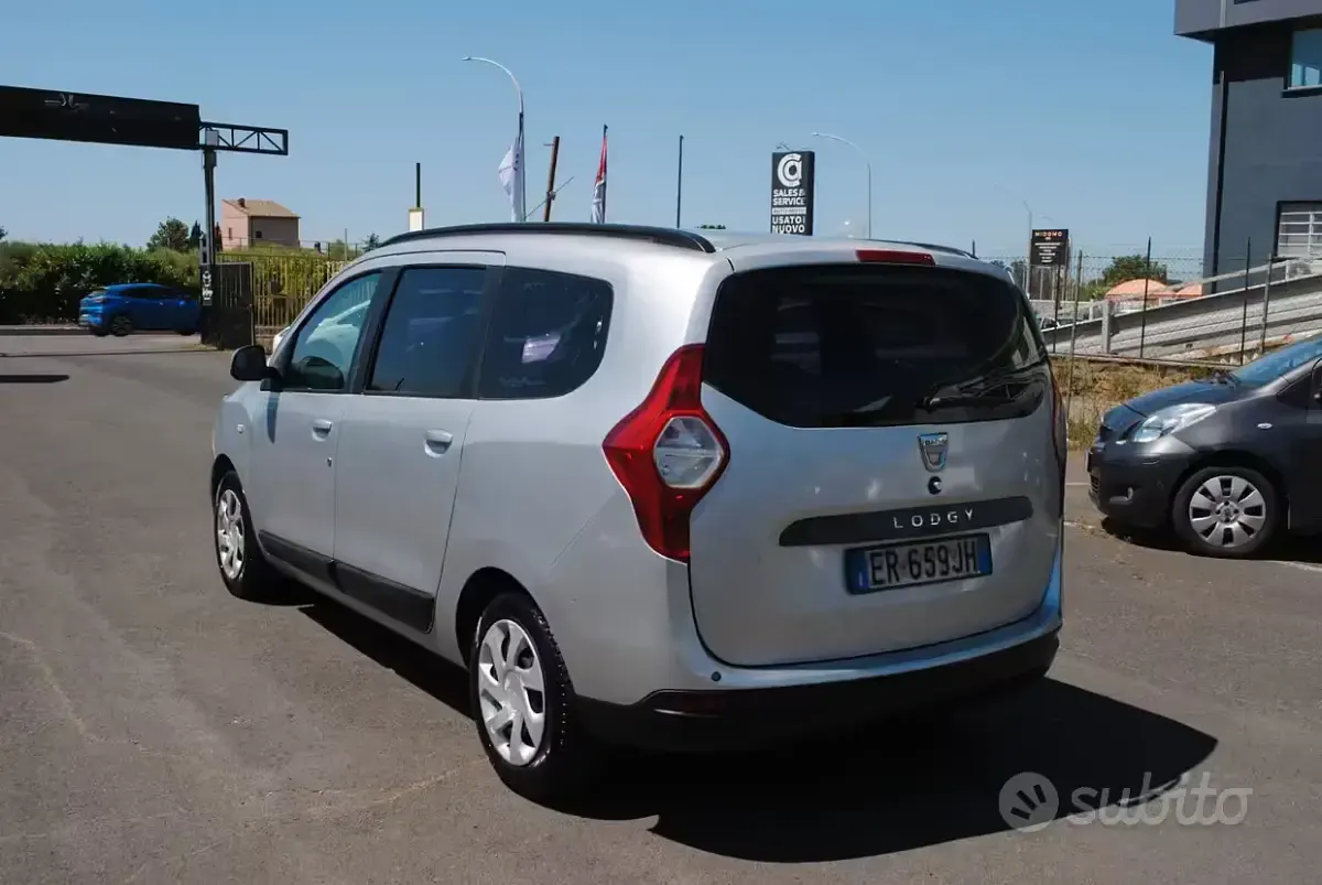 Usata Dacia Lodgy 90 CV (66 kW) 2013 Grigio Monovolume