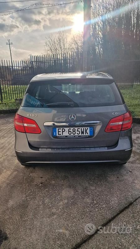 Usata Mercedes B180 Premium 109 CV (80 kW) 2013 Grigio Monovolume