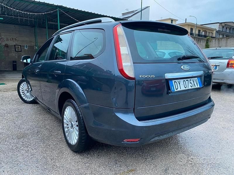 Usata Ford Focus 110 CV (80 kW) 2009 Grigio Station wagon
