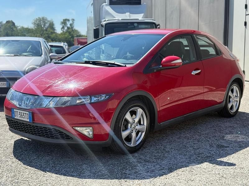 Usata Honda Civic 83 CV (61 kW) 2008 Rosso Berlina