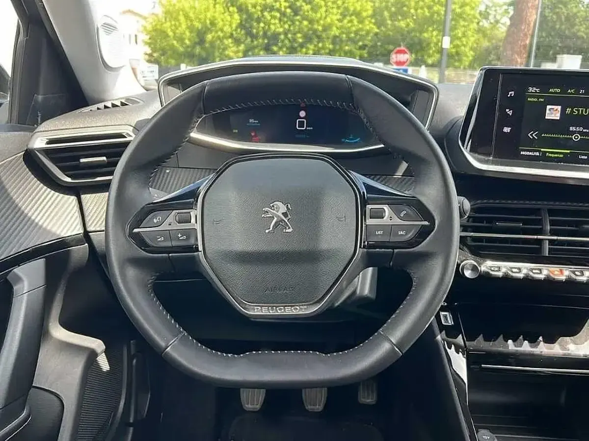 Usata Peugeot 2008 Allure 110 CV (80 kW) 2022 Grigio SUV