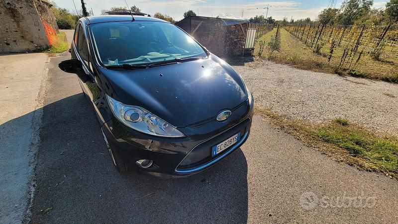 Usata Ford Fiesta Titanium 95 CV (69 kW) 2010 Nero Berlina