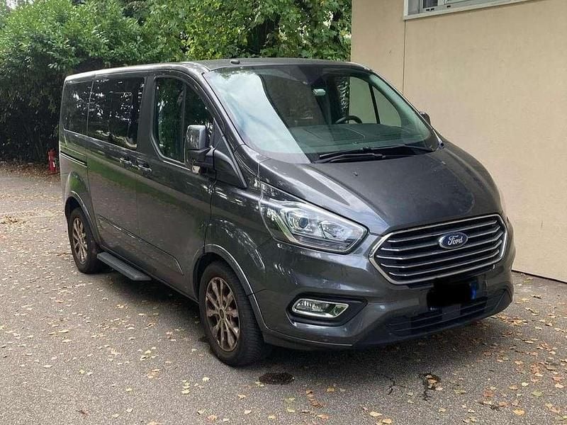 Usata Ford Tourneo Titanium 131 CV (96 kW) 2018 Grigio Monovolume